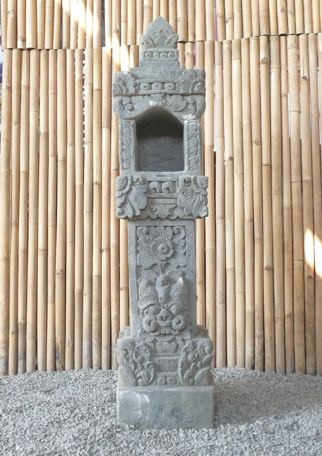  Product image 2 of the product “Balinese shrine Old Style - Made from cement and Taro Sand, 160cm height ”